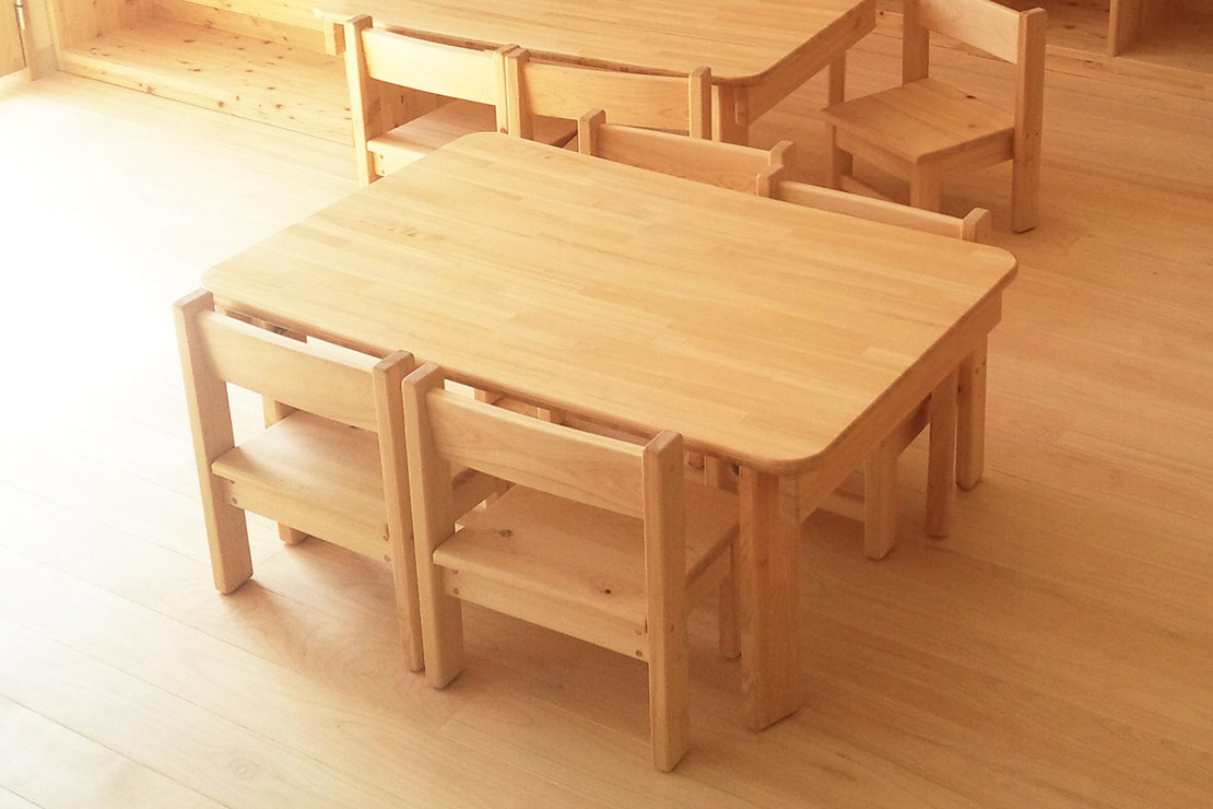 木製のイステーブル